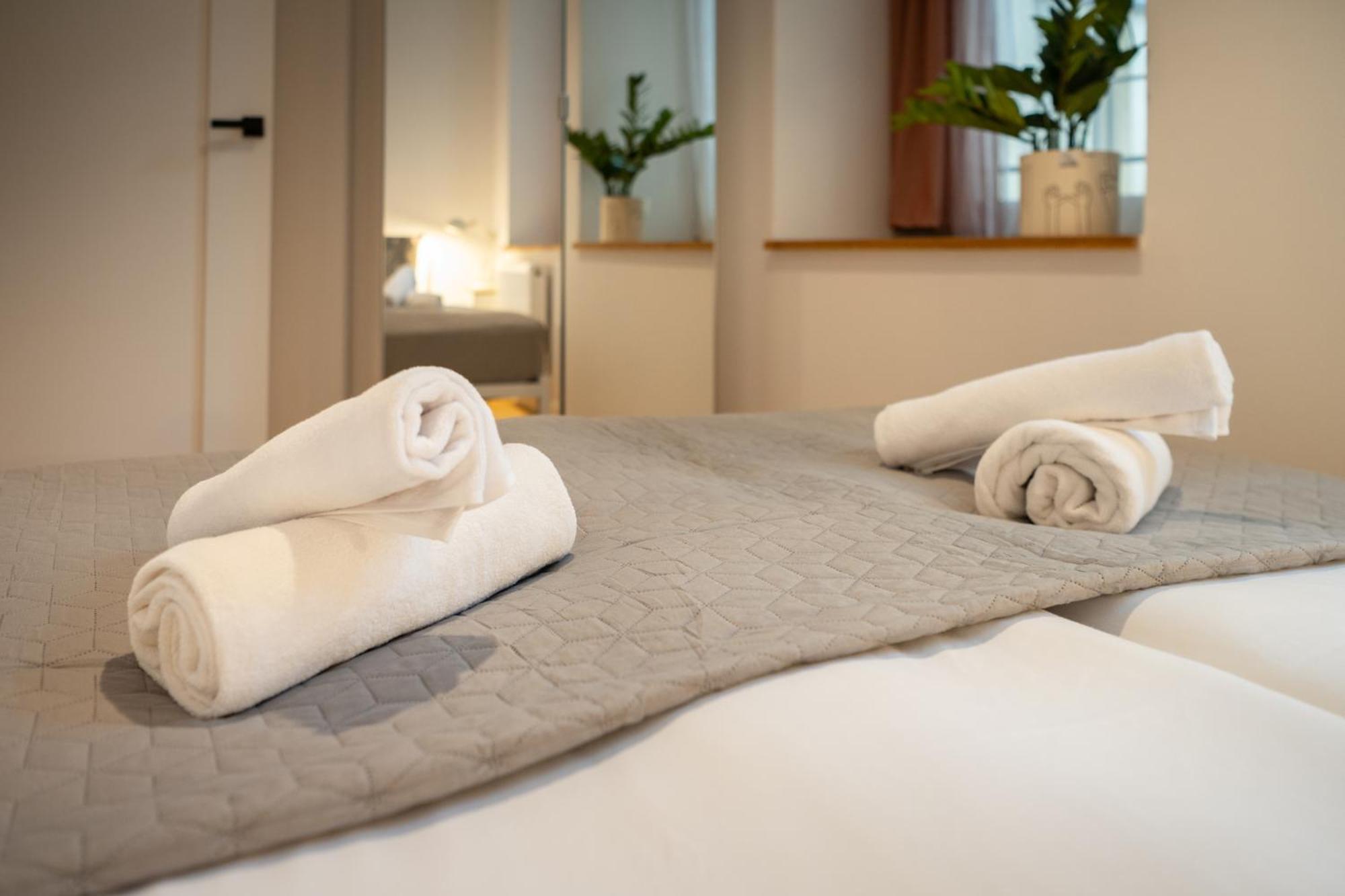 Tyzenhauz Apartments Siemiradzkiego Street Krakow Ngoại thất bức ảnh
